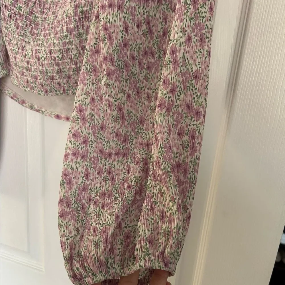 ASTR Crop Top Size XL Lavender Ditsy Plisse Floral Print  Puff Sleeve Cutout Top